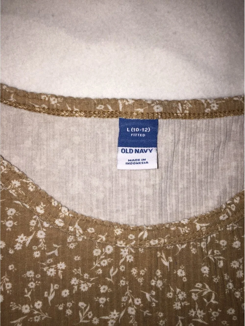 Old Navy girls brown with white flowers top ruffled hems Large neutral ditsy